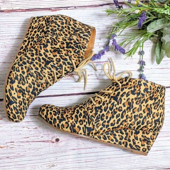 Dolce Vita DV8 Leopard Print Booties - Picture 4 of 7